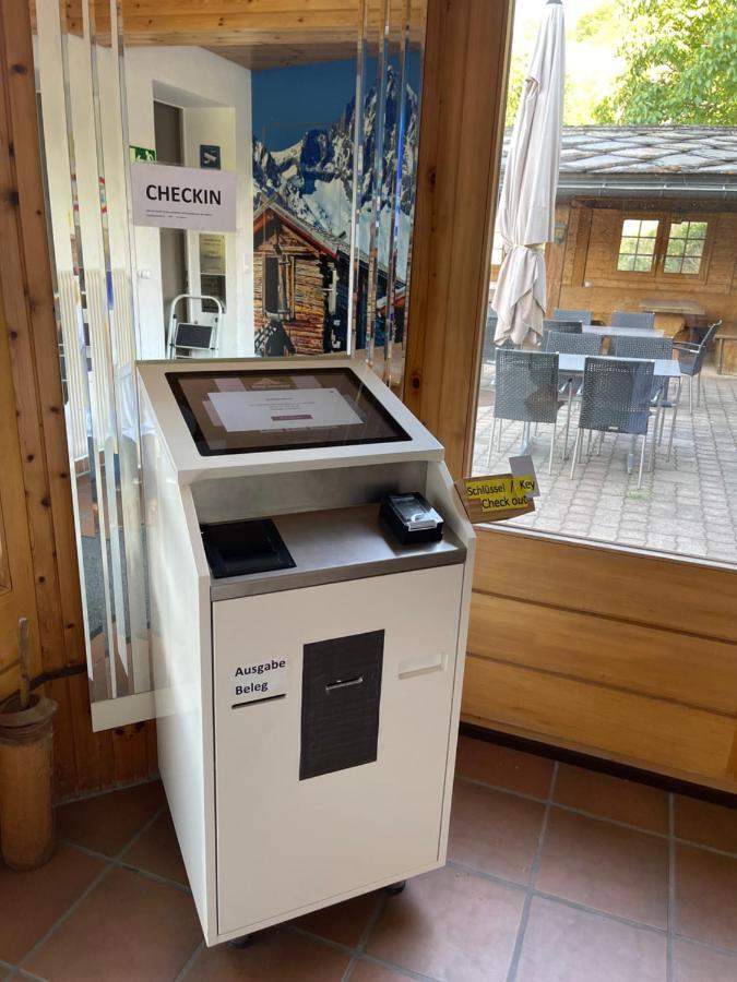 VISP erblick H O T E L Bahnhof AUSSERBERG Exterior foto