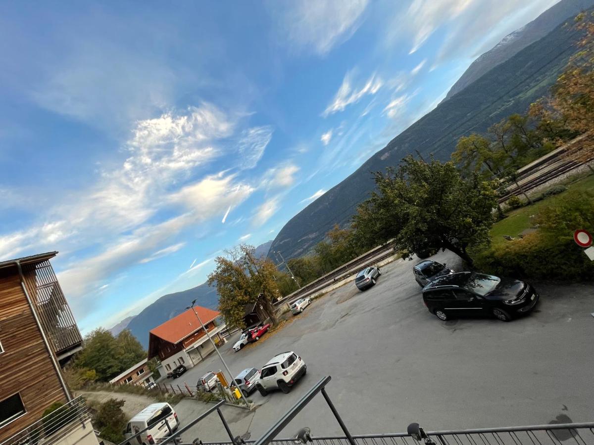 VISP erblick H O T E L Bahnhof AUSSERBERG Exterior foto